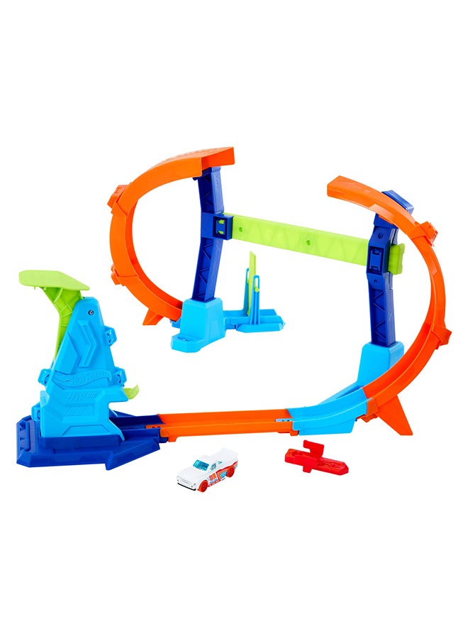 Hot Wheels Toy Car Track Set, Flip & Jump Through the Corkscrew Loop with a 1:64 Scale Toy Car, Speed Snap Track & Adapters, Compresses for Storage - Image 1