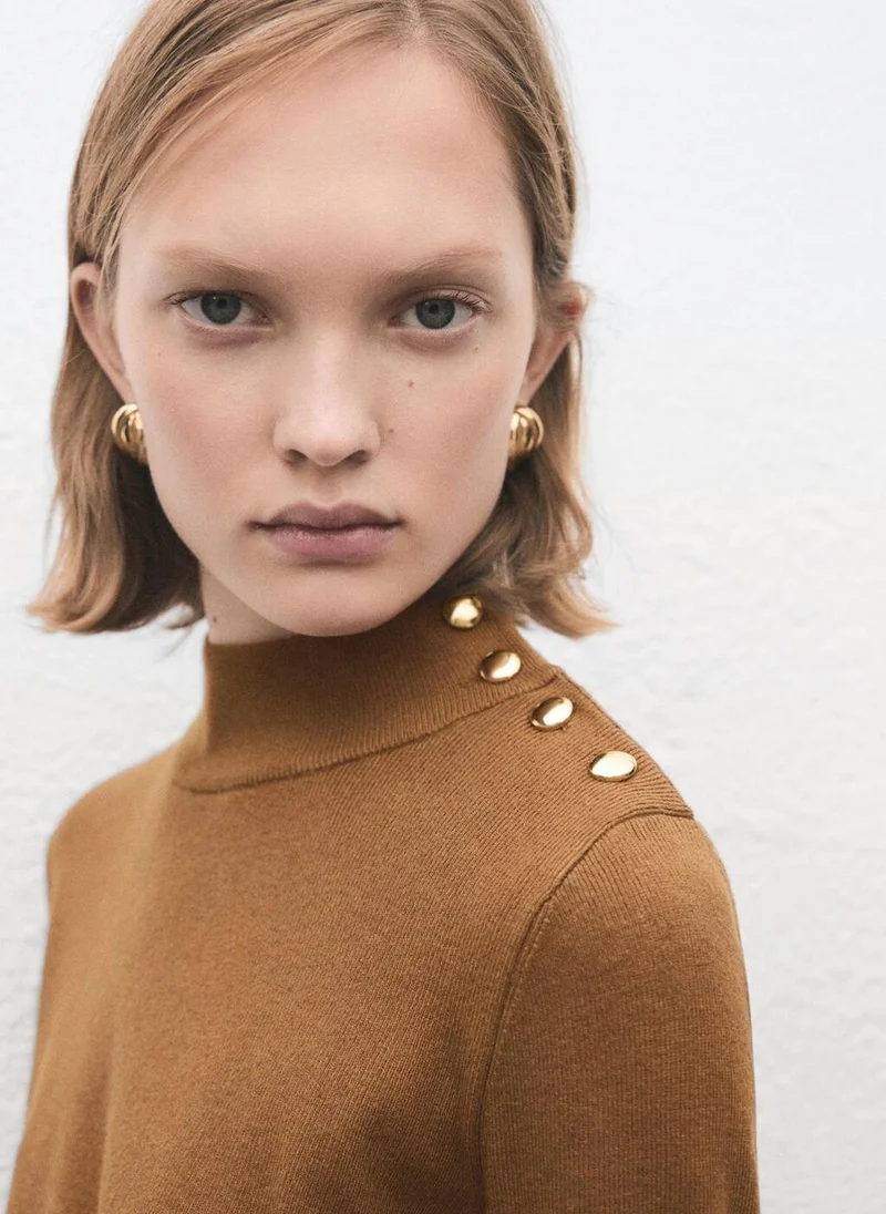 مانجو كنزة بياقة بيركنز مع أزرار