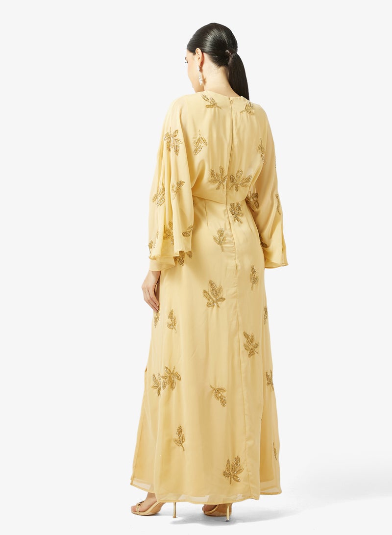 مايا فستان ماكسي بأكمام كاب مطرز بياقة دائرية - Image 2