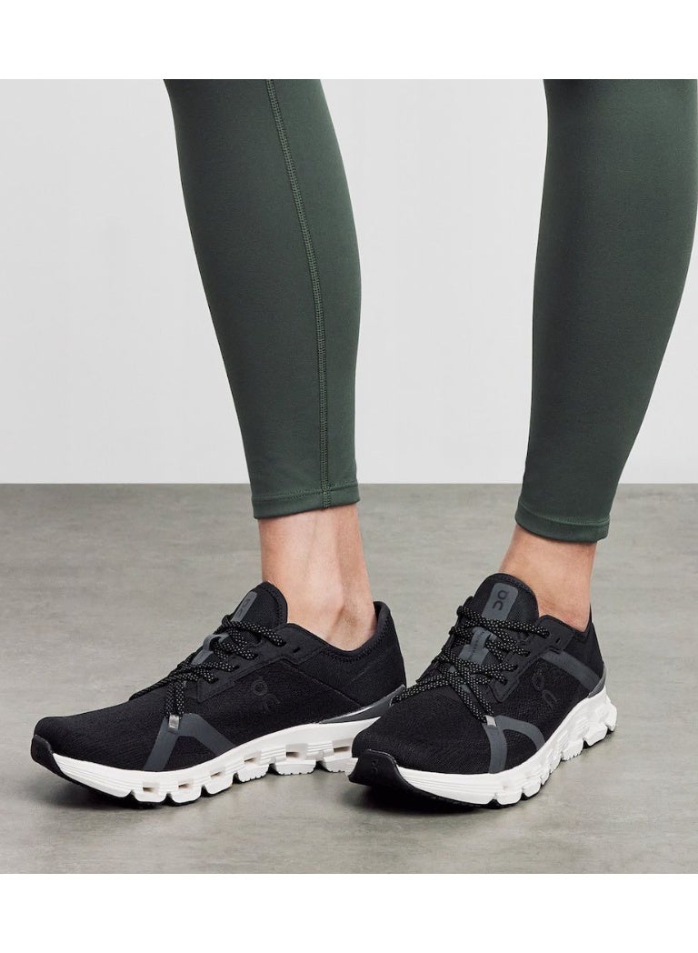 On Cloud X 4 AD trainers in the black/asphalt colorway - Image 4