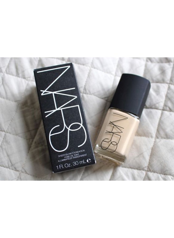 NARS Sheer Glow Foundation Beige - Image 2