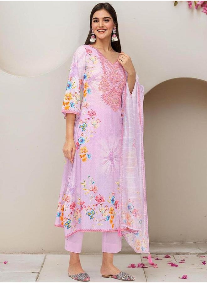 ISHIN Printed V-Neck Kurta and Trousers with Dupatta Set by Styli  - Image 3
