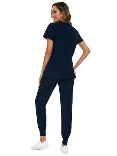 COZYFIT طقم COZYFIT للنساء - بلوزة سكراب بفتحة V وسروال جوجر مع 8 جيوب، حزام يوغا، مضاد للتجاعيد، تصميم نحيف - أزرق داكن، XS - Image 3