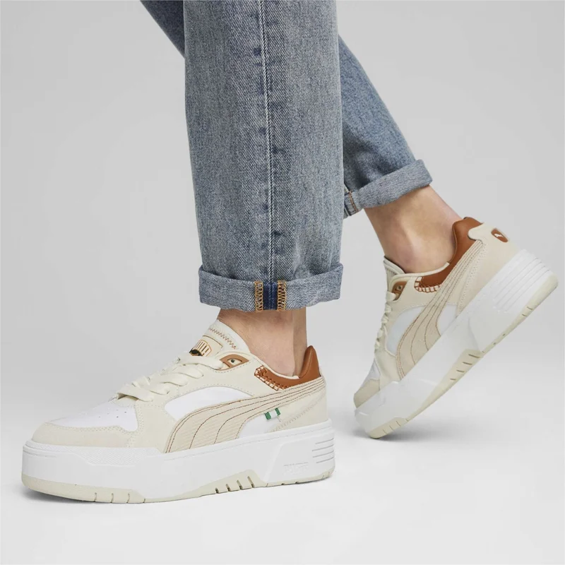بوما Women White-Alpine Snow Ca. Lyft For The Fanbase Wns White Women's Casual Sports Shoes