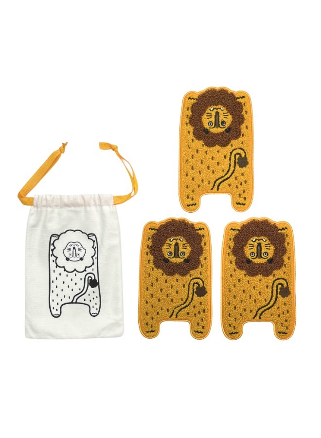 استوديو رو يو مجموعة 3 دوارات تحت الأكواب مع حقيبة تخزين، مجموعة دوارات ناعمة بتطريز لطيف، زينة منزلية قابلة للتعليق (قط/نمر/أسد/تنين/أرنب) - Image 1