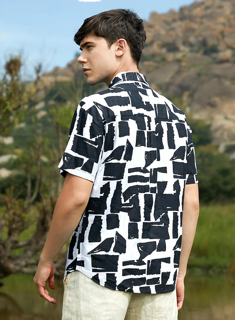 Campus Sutra Men's Obsidian Black & Cream White Imprint Oversized Shirt