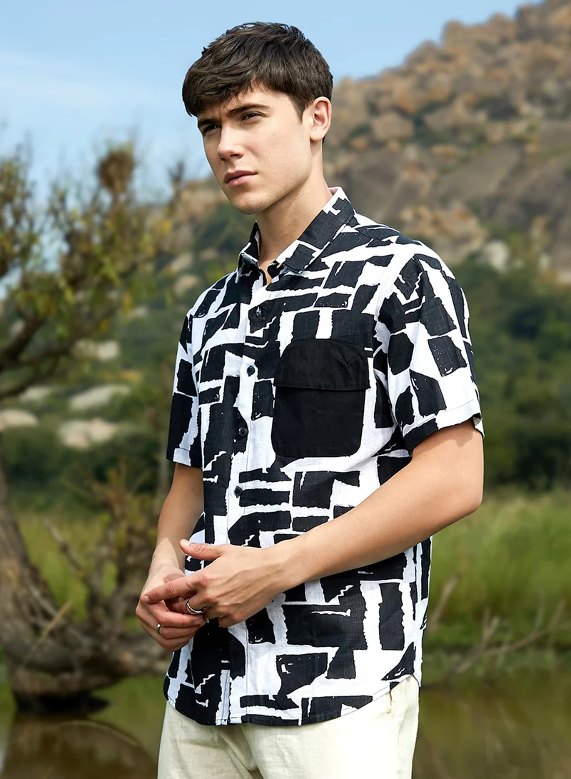 Campus Sutra Men's Obsidian Black & Cream White Imprint Oversized Shirt