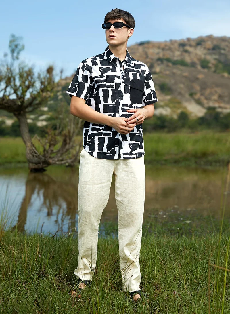 Campus Sutra Men's Obsidian Black & Cream White Imprint Oversized Shirt