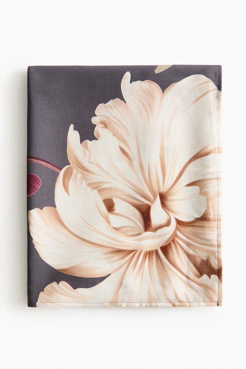 H&M Patterned tablecloth