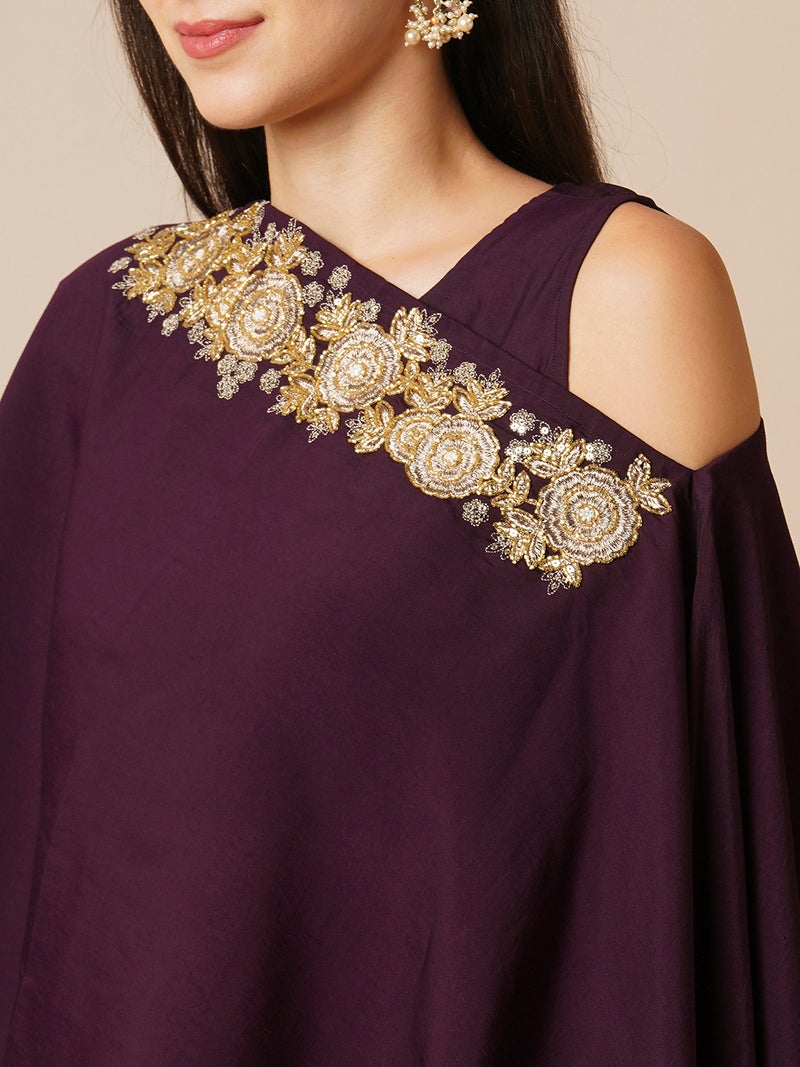 globus Globus Women Floral Embroidered Poncho Top With Inner Top & Floral Brocade Pants  - Image 4