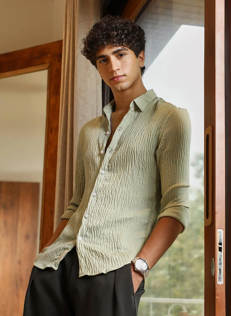 Campus Sutra Campus Sutra Men Solid Creased-Tactile Shirt | Spread Collar Long Cuffed Sleeves | Button Closure Curved Hem | Solid Creased | Woven Fabric For Casual & Daily Wear | Light Pistachio