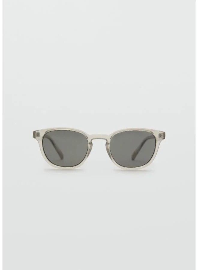 Round-framed sunglasses