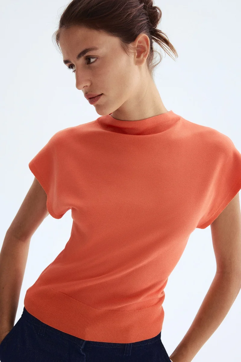 اتش اند ام بلوزة بأكمام قصيرة