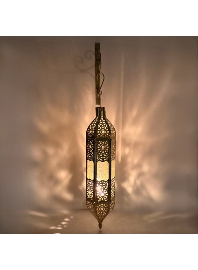 سوق ديزاينز حامل شموع جداري من Souq DESIGNS مزود بدعامة – فانوس مغربي ذهبي | حامل شموع صغيرة (تي لايت) بنمط عربي | ديكور مناسب لشهر رمضان، والعيد، وعيد ديوالي | وحدة إضاءة جدارية للاستخدام الداخلي والخارجي (35 سم) | تتضمن الدعامة والخطاف - Image 1
