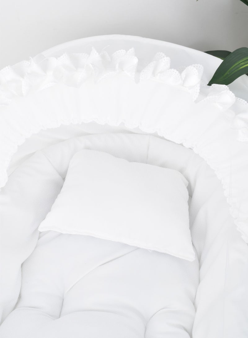 Moses Basket with White Rocking Base