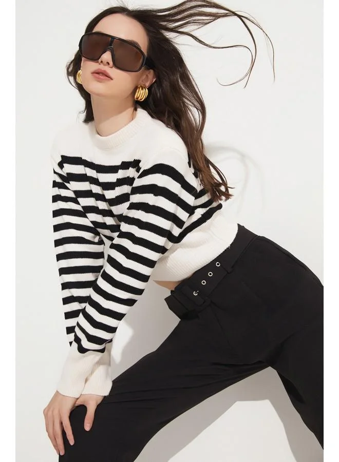 جون June Striped Knitwear Crop Sweater Ecru - Black