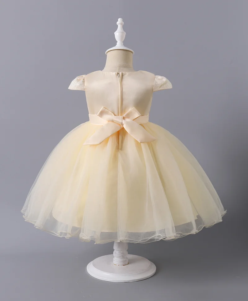 مارك وميا فستان مارك وميا بأكمام كاب مطرز بالزهور ومزين باللؤلؤ - شامبين