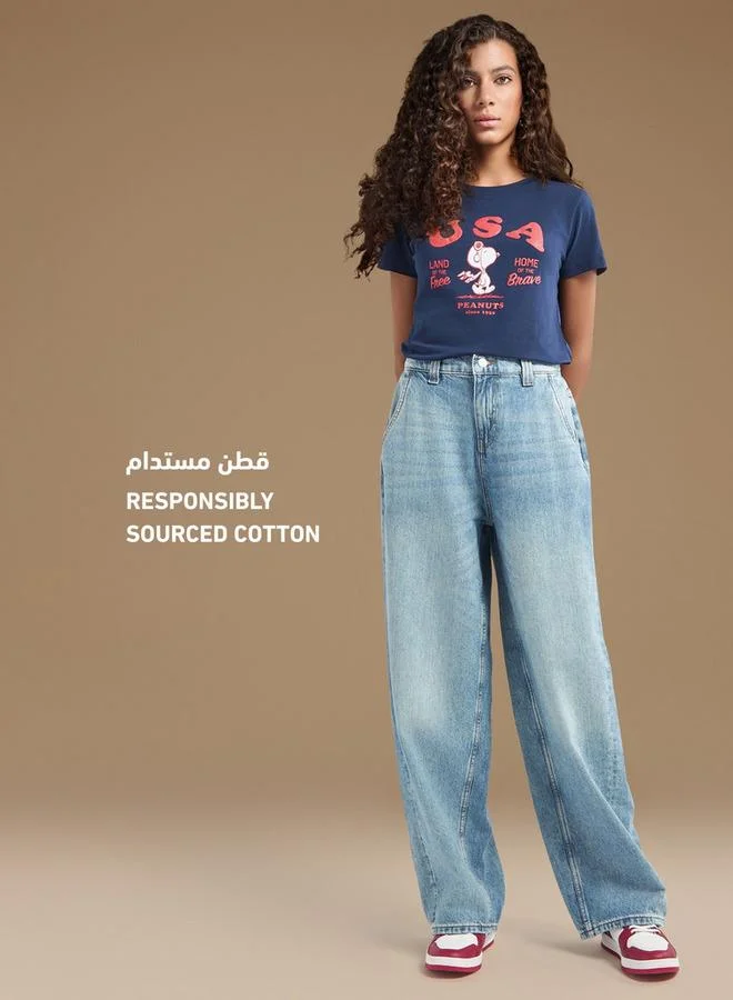 اس بي كاركترز تيشيرت بياقة ضيقة وأكمام قصيرة وطبعات