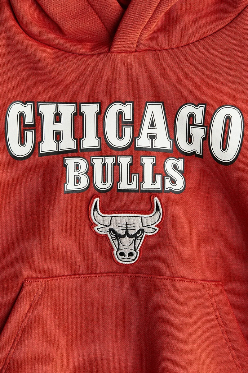 اتش اند ام هودي مزين بطبعة