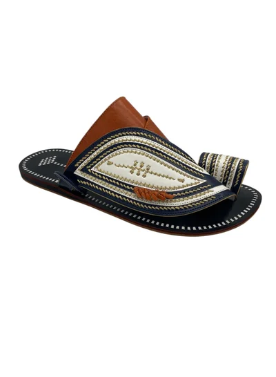 AL Fanoos Handcrafted heritage leather slippers