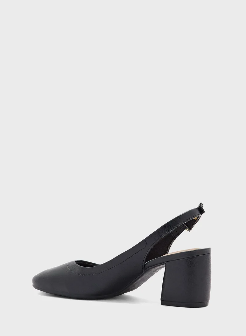 Beira Rio Elaina Close Toe Mid Heel Pumps