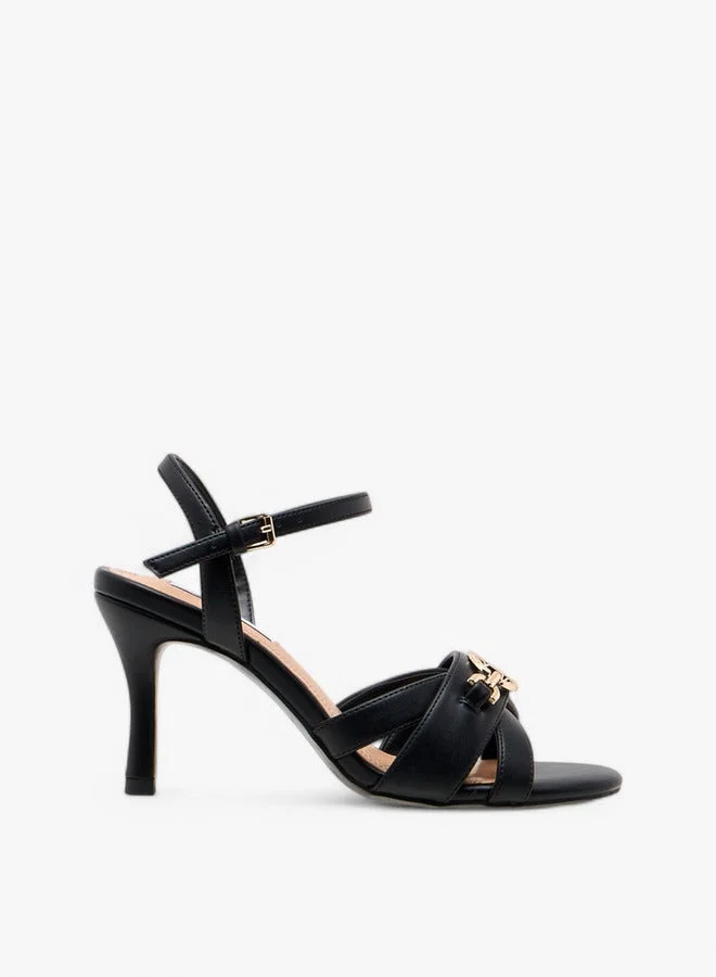 ايل صنادل نسائية بحزام صلب وإغلاق بإبزيم