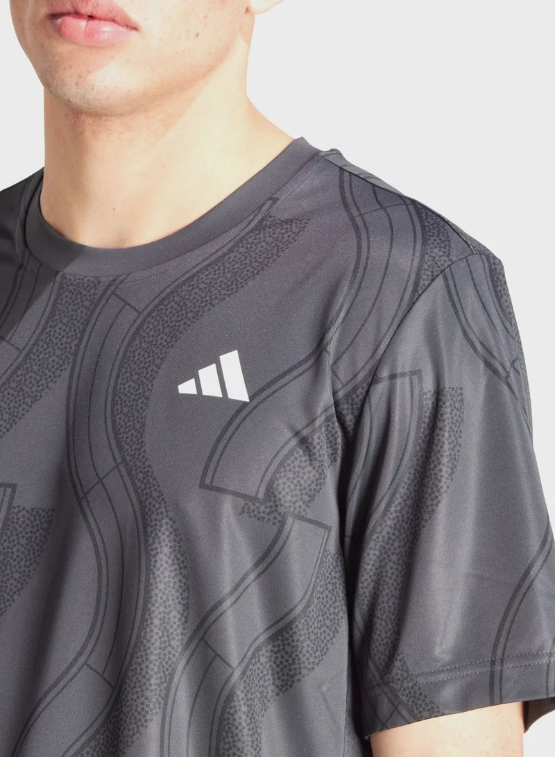 adidas تيشيرت كلوب مزين برسومات