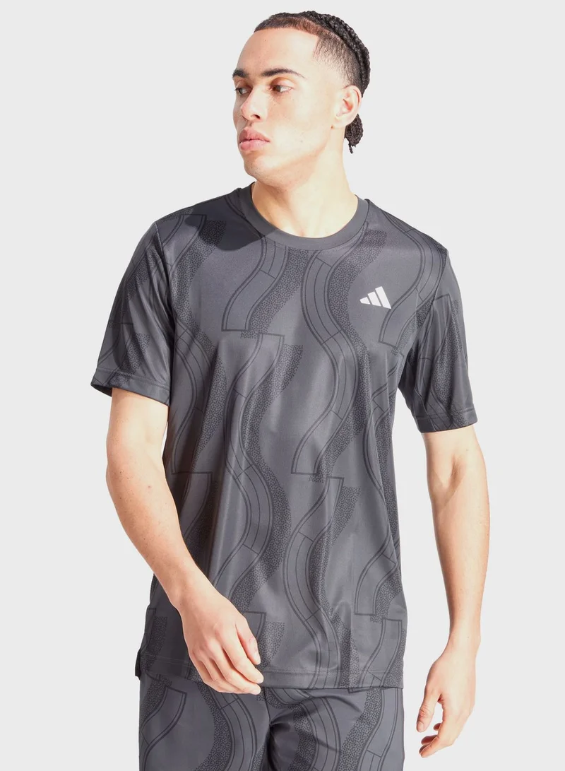 adidas تيشيرت كلوب مزين برسومات