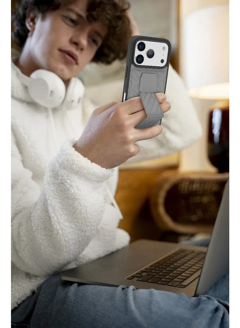 ليفيلو حافظة iPhone 17 Pro Max Morphix Cuero Gripstand مع حزام مغناطيسي للتثبيت الآمن وحامل أفقي وعمودي / حواف مرتفعة / قبضة بيد واحدة / حافة مقاومة للصدمات / غطاء خلفي بتصميم فاخر مع شعار مطبوع / تصميم نحيف - رمادي سحابي - Image 3