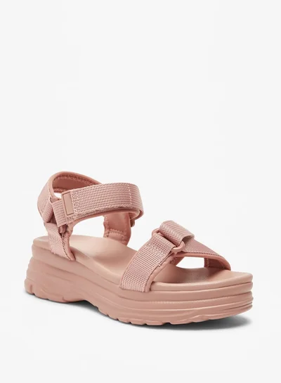 لو كونفورت Girls Chunky Strappy Sandals with Hook and Loop Closure