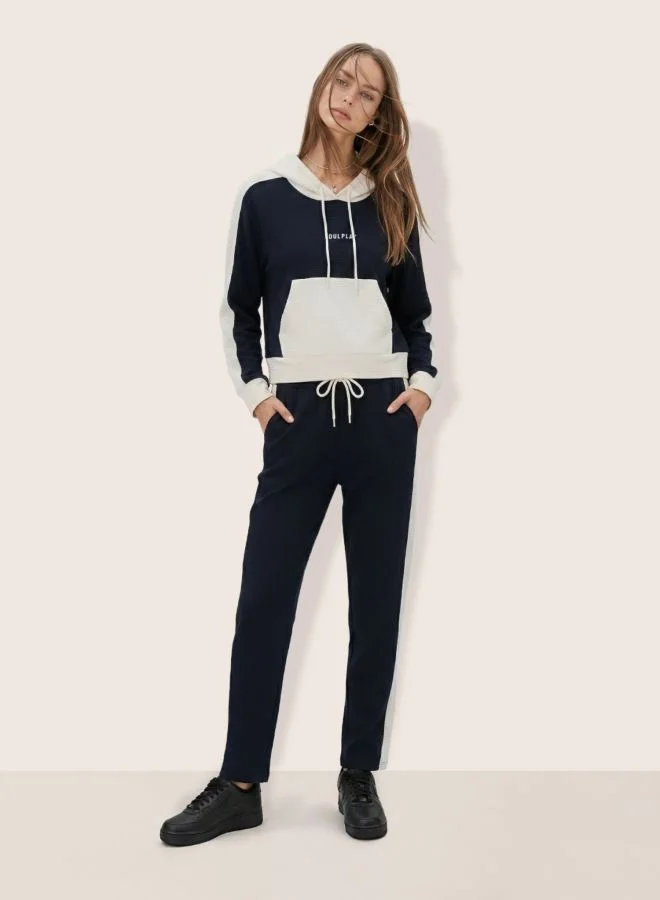 مرفوعة Women Relaxed Fit Colourblocked Long Sleeve High Rise Sweatshirt and Joggers Co-Ords Set