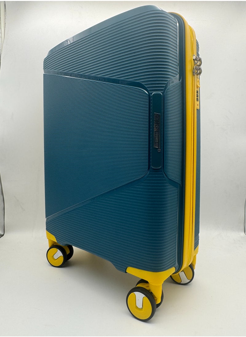 BRITISH TOURISTER - Polypropylene Hardshell Luggage Set 3-Piece Spinner – Lightweight & Durable 20/24/28 Inch (Small, Medium, Large) – Peacock Blue - Image 1