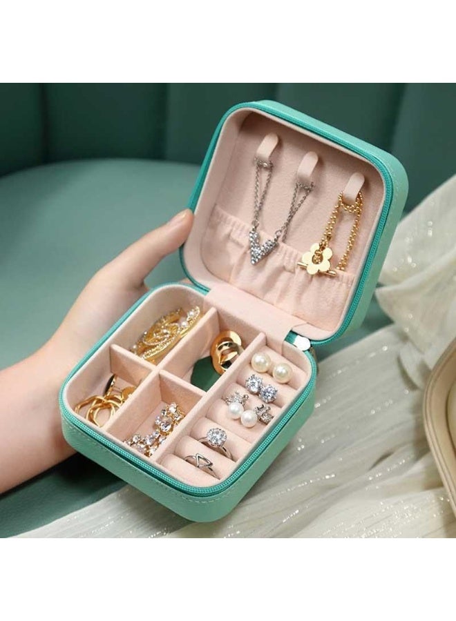 صندوق منظم مجوهرات صغير الحجم - حافظة جلدية من البولي يوريثين سهلة الحمل للخواتم والأقراط - Image 4