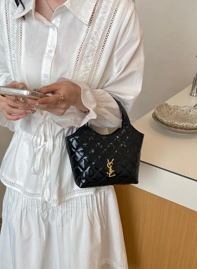 تايك تو شنطة يد صغيرة مبطنة بشعار ذهبي - أسود