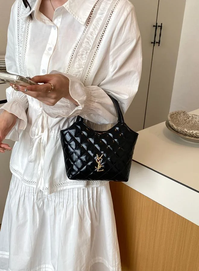 تايك تو شنطة يد صغيرة مبطنة بشعار ذهبي - أسود