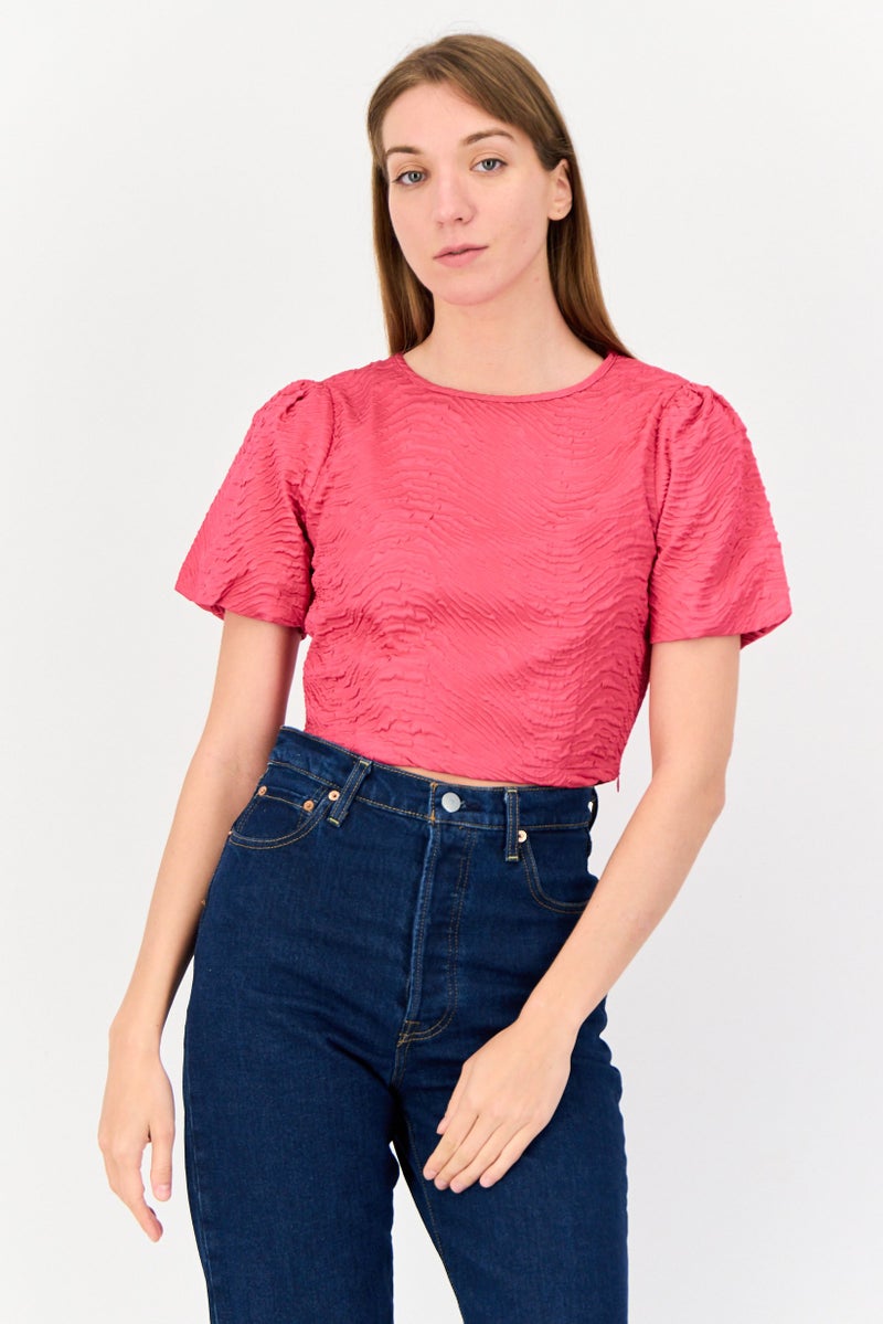 ONLY بلوزة قصيرة ذات ياقة دائرية للنساء بأكمام قصيرة، وردي داكن - Image 1