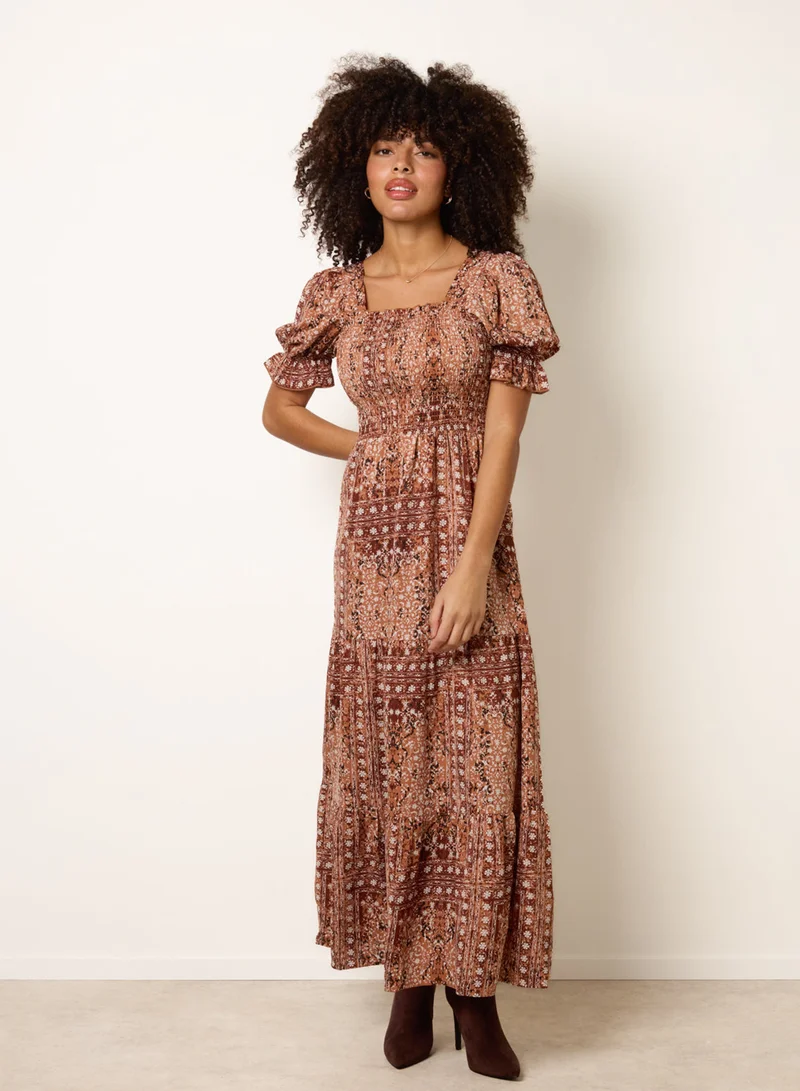 بلو فانيلا فستان قصير بأكمام منتفخة ورقبة مربعة بتصميم حليب