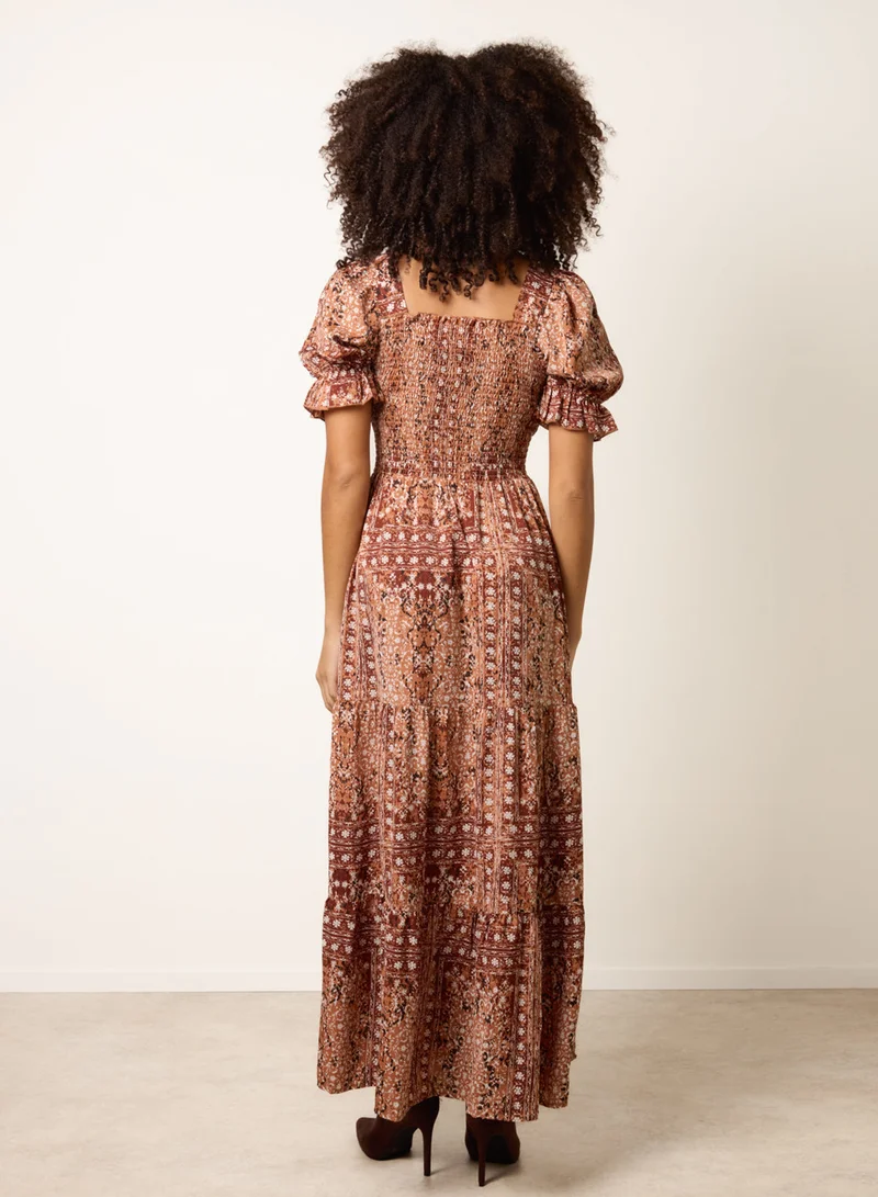 بلو فانيلا فستان قصير بأكمام منتفخة ورقبة مربعة بتصميم حليب