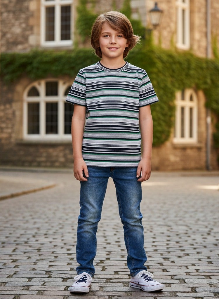 A trendy T-shirt with stylish stripes. Short-sleeved crew neck T-shirt - Image 2