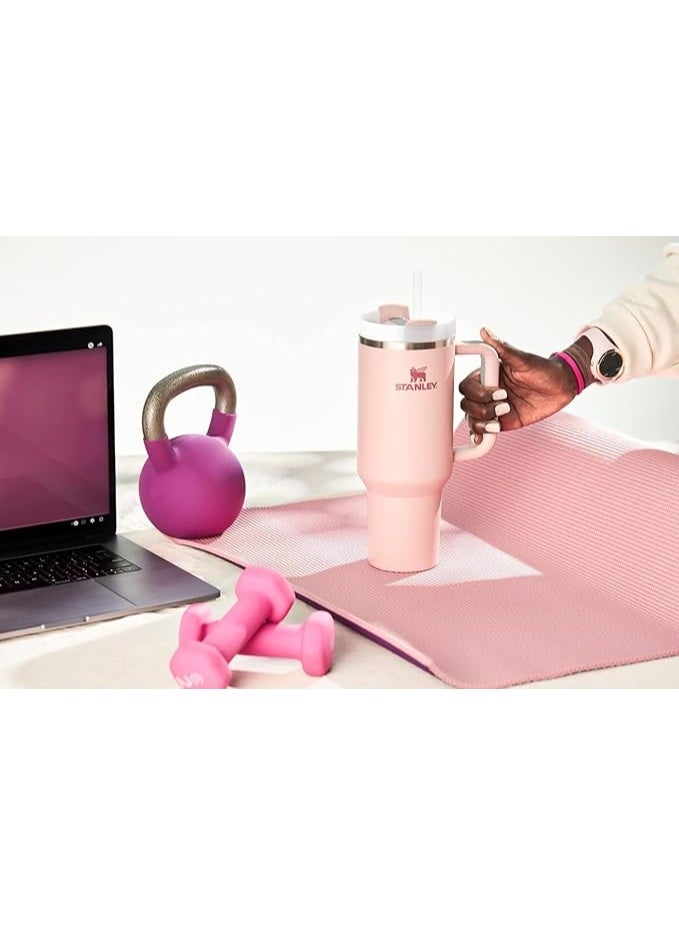 ستانلي كوب ستانلي بمقبض وماصة 40 اونصة | غطاء فلوستيت 3 اوضاع | حامل اكواب متوافق مع السفر | كوب معزول من الستانلس ستيل | خالي من BPA | روز - Image 4