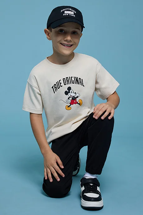 أر أند بي Printed T-Shirt with Crew Neck and Short Sleeves