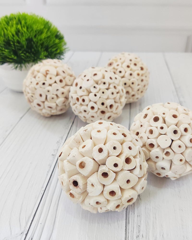 JOYNAGAR Natural Sola Wood Atta Ball Birds Foraging Toys for Cockatiels, Parrots, Budgies, Conures | 6 cm | Pack of 10 Pcs (Standard) - Image 2
