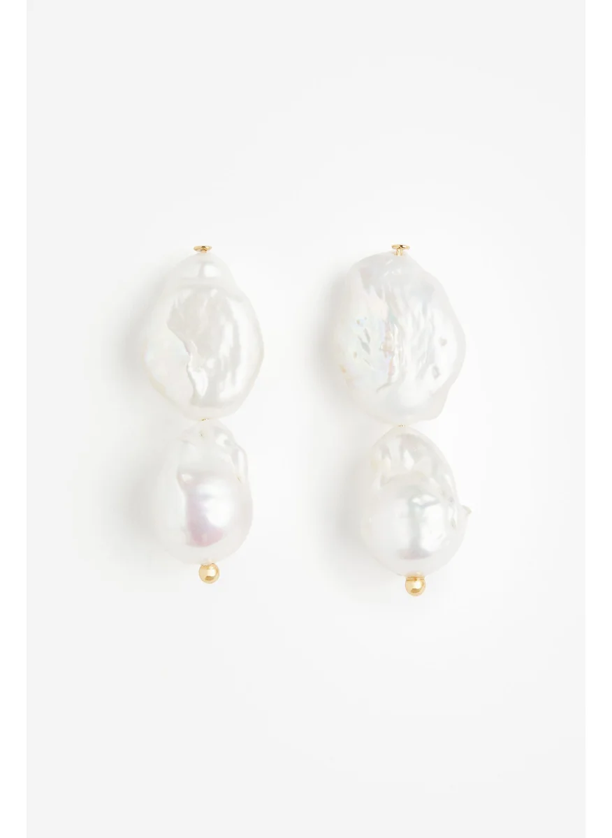 اتش اند ام Gold-Plated Pearl Pendant Earrings