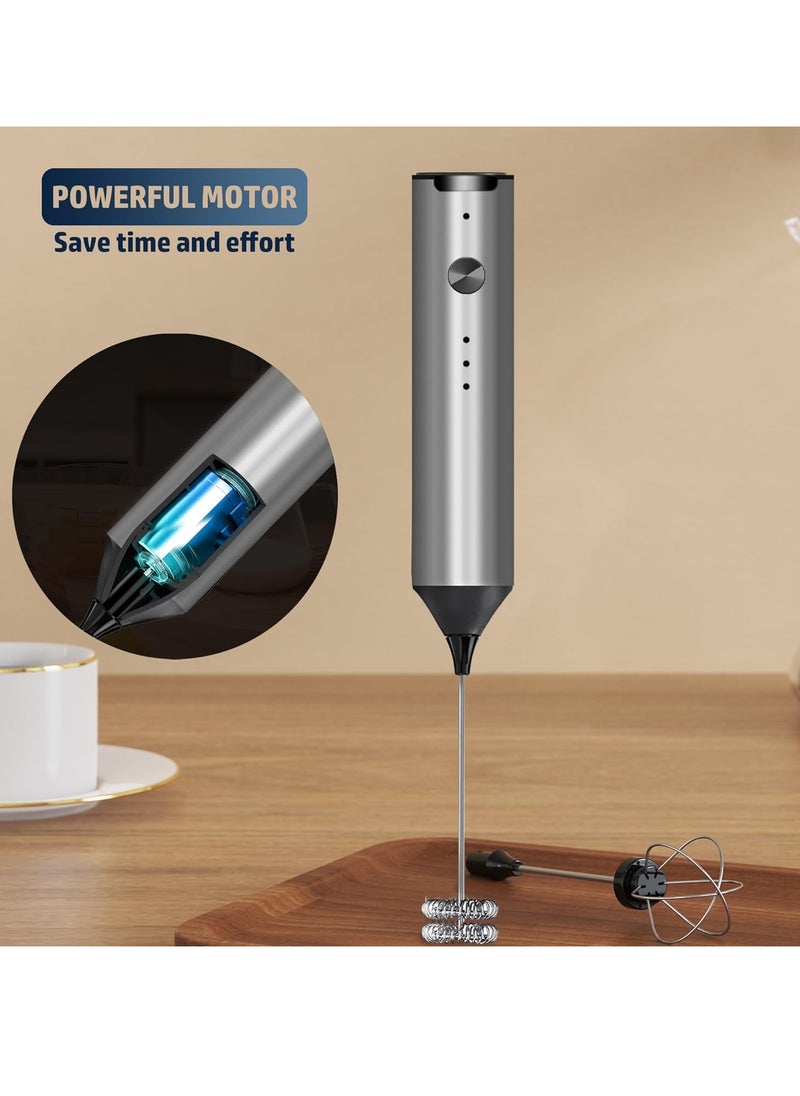 Electric Milk Frother USB-C Rechargeable Handheld Blender Coffee Frother, 3 Speed ​​Adjustable Mini Milk Frother Beverage Blender with 2 Blending Heads for Matcha Coffee Cappuccino