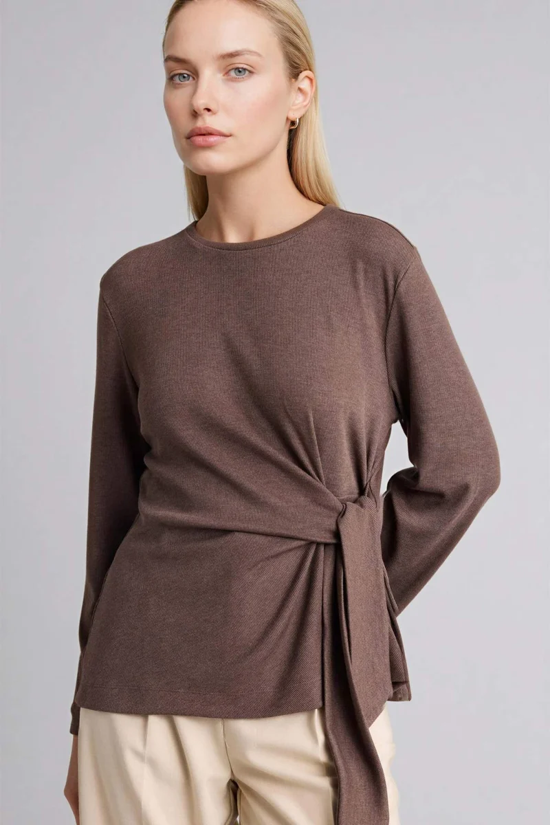 ديفاكتو Regular Fit Crew Neck Long Sleeve T-Shirt
