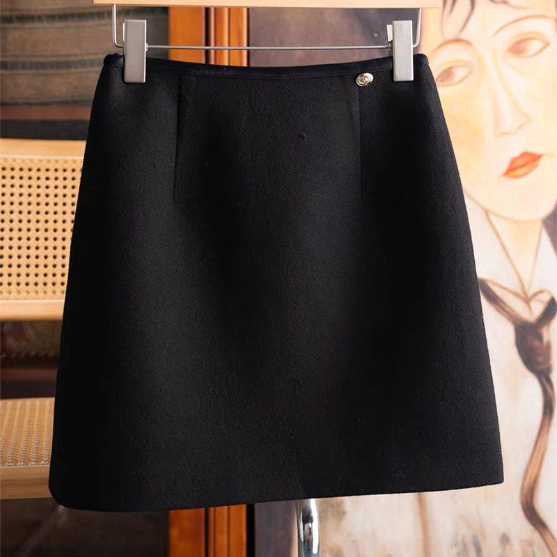 Dark gray woolen skirt, women's autumn and winter, high-waisted, A-line temperament, black short skirt with anti-exposure lining - Image 3