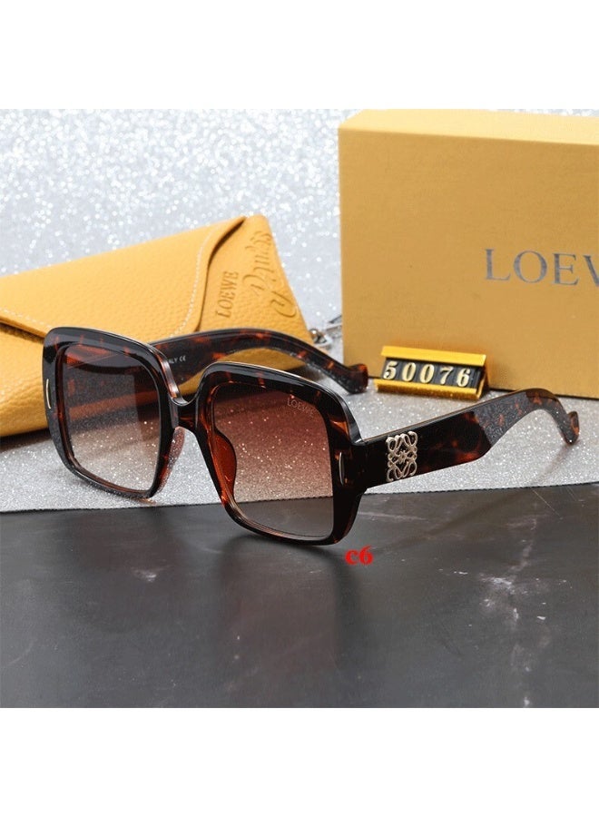 LOEWE نظارات شمسية مربعة بتصميم صدفي من لووي مع عدسات بني متدرجة وحافظة تحمل العلامة التجارية