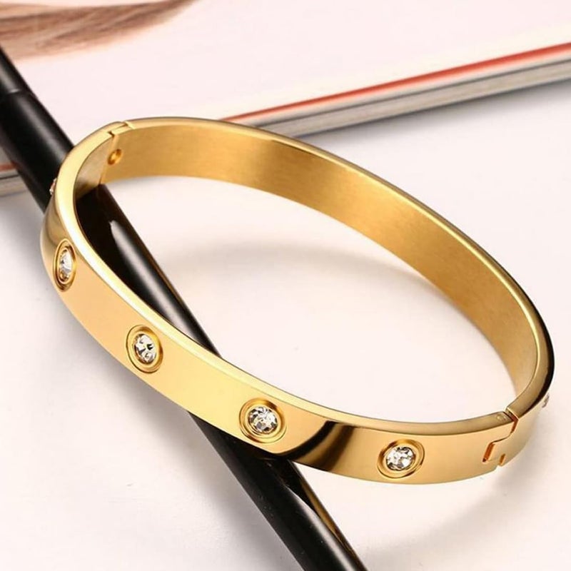 Shining Diva Fashion سوار كريستالي مفتوح من الفولاذ المقاوم للصدأ مطلي بالذهب عيار 18 | سوار كف | هدايا زفاف للأم والأخت والزوجة والصديقة | مجوهرات مقاومة للتأكسد - Image 4