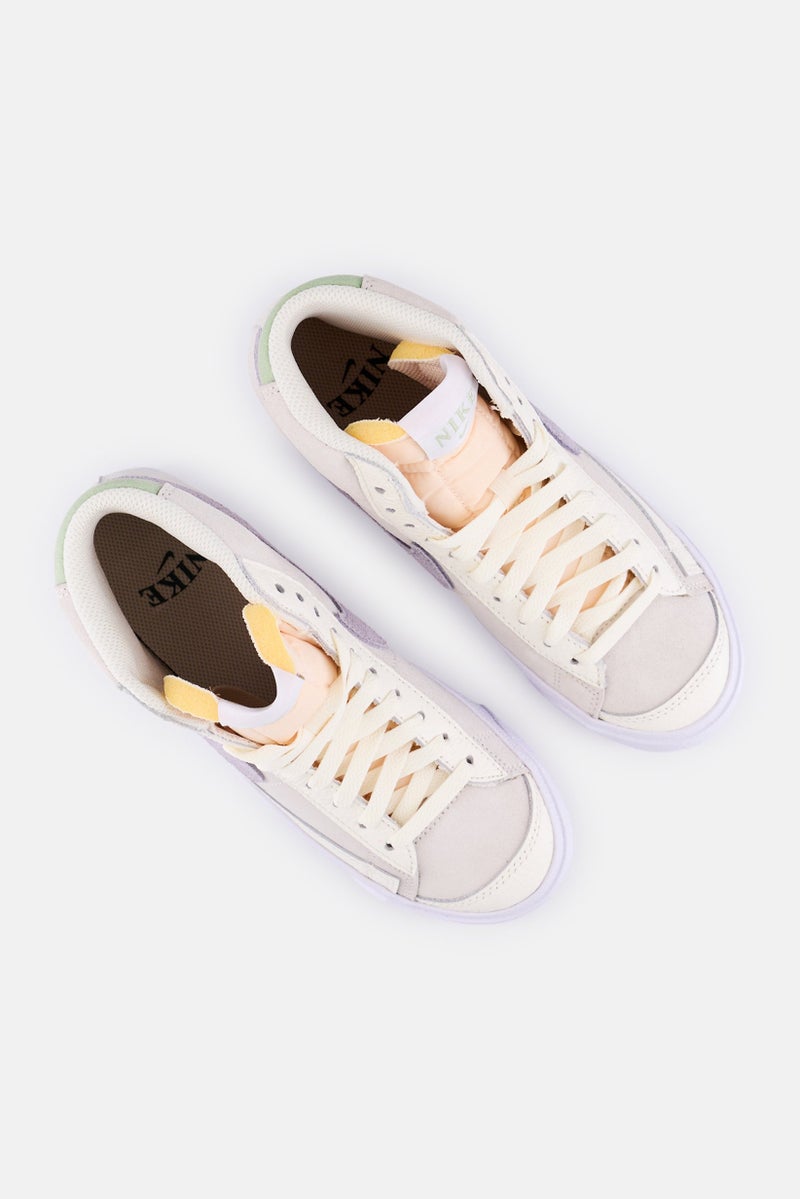 Nike Women Blazer Mid 77 Lace Up Outdoor Shoes, Light Grey  - Image 4