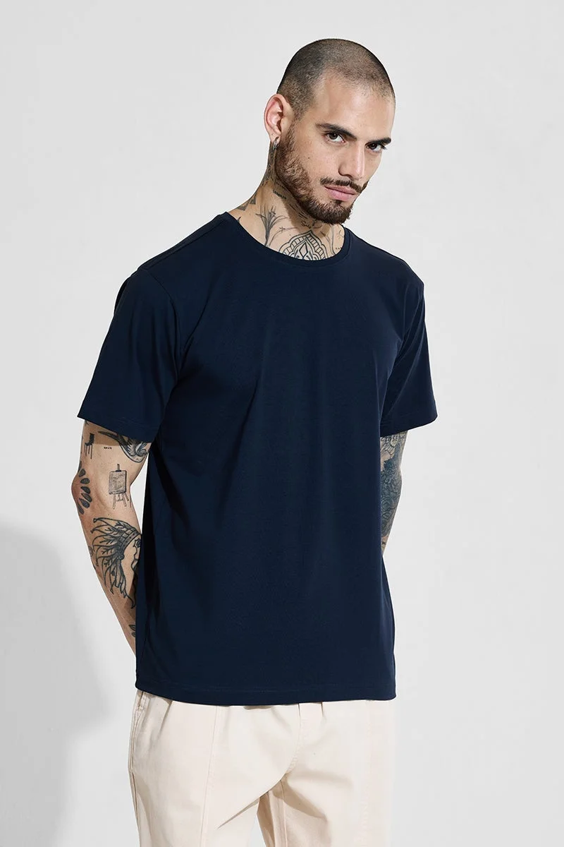 سنيتش تيشيرت كحلي بقصة ضيقة ومرونة رباعية الاتجاهات